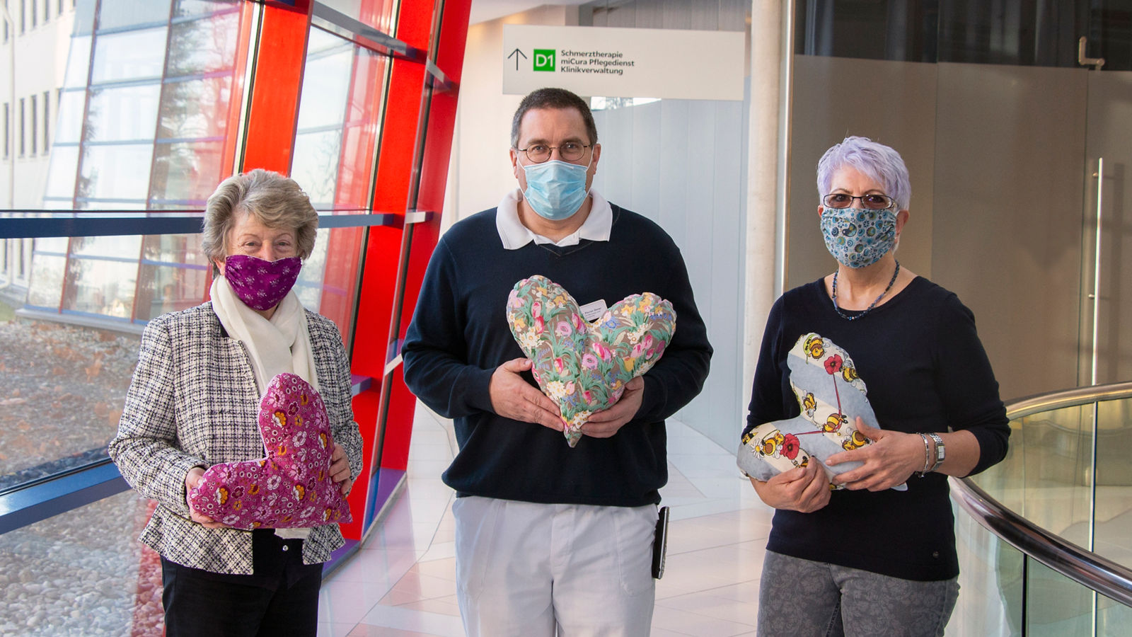 Ein Geschenk, das von Herzen kommt: Kissen für Brustkrebs-Patientinnen