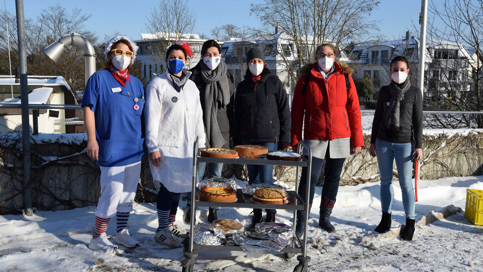 Närrische Stimmung mit Kuchen vom SV Breisach und Berlinern