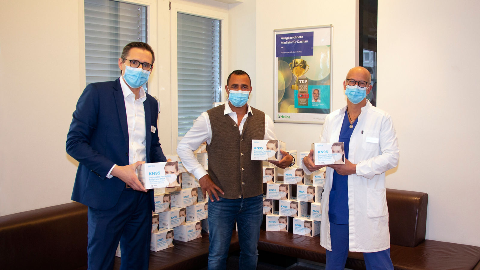 Großzügige Geste in Corona-Zeiten: 2.650 FFP2-Masken für das Helios Amper-Klinikum Dachau