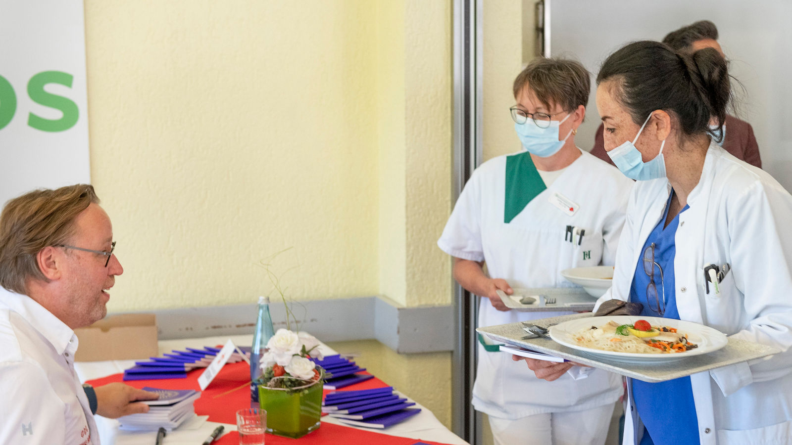 Kulinarisches Verwöhnprogramm von Sternekoch Thomas Bühner für MitarbeiterInnen des Helios Klinikum Pforzheim
