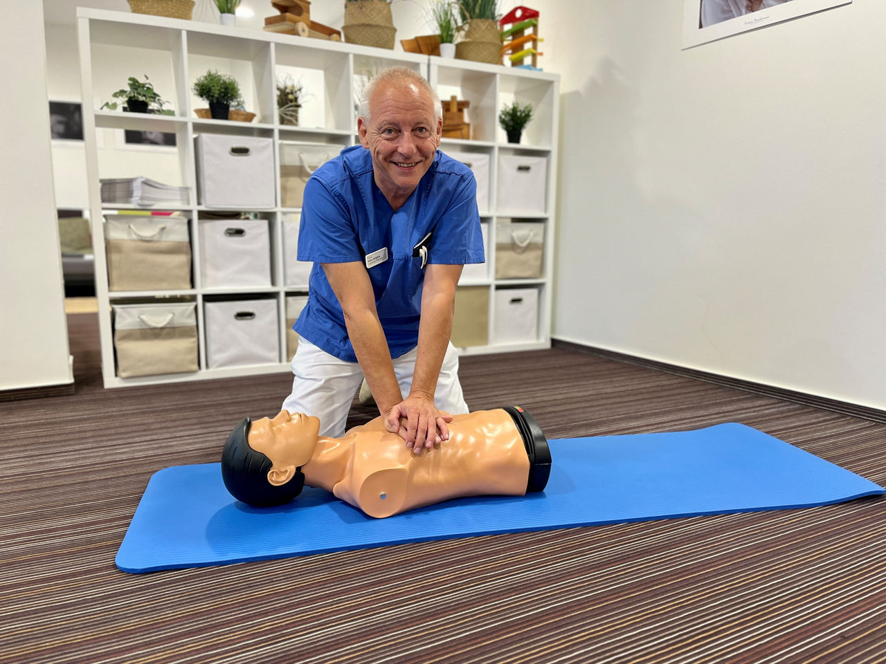 Wiederbelebung bei Herzstillstand: Helios Klinik Rottweil lädt zum Training ein