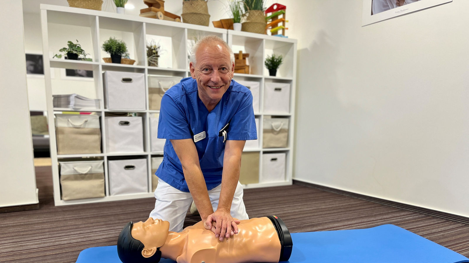 Wiederbelebung bei Herzstillstand: Helios Klinik Rottweil lädt zum Training ein