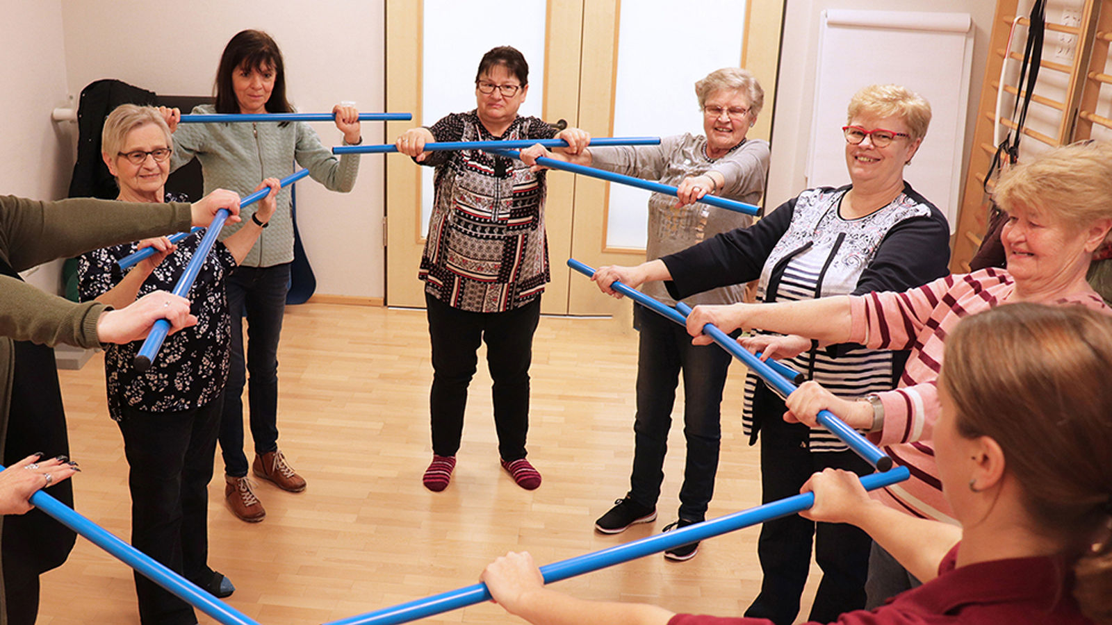 Therapiegruppe der Rheuma-Liga trainiert in Helios St. Elisabeth Klinik 
