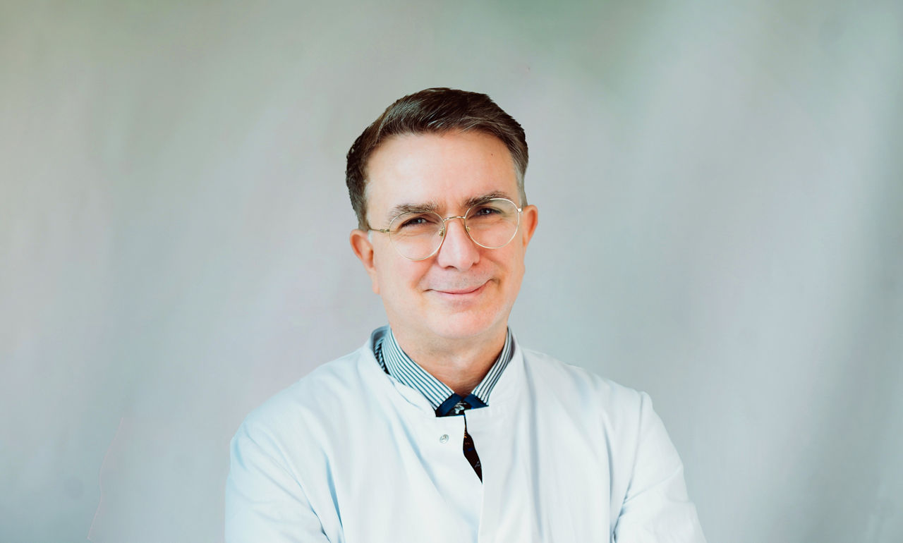 Vortrag zu chronischen Schmerzen bei Kindern und Jugendlichen: Dr. med. Sascha Szoltysik informiert am 30. Juni 2026 über neues Angebot 