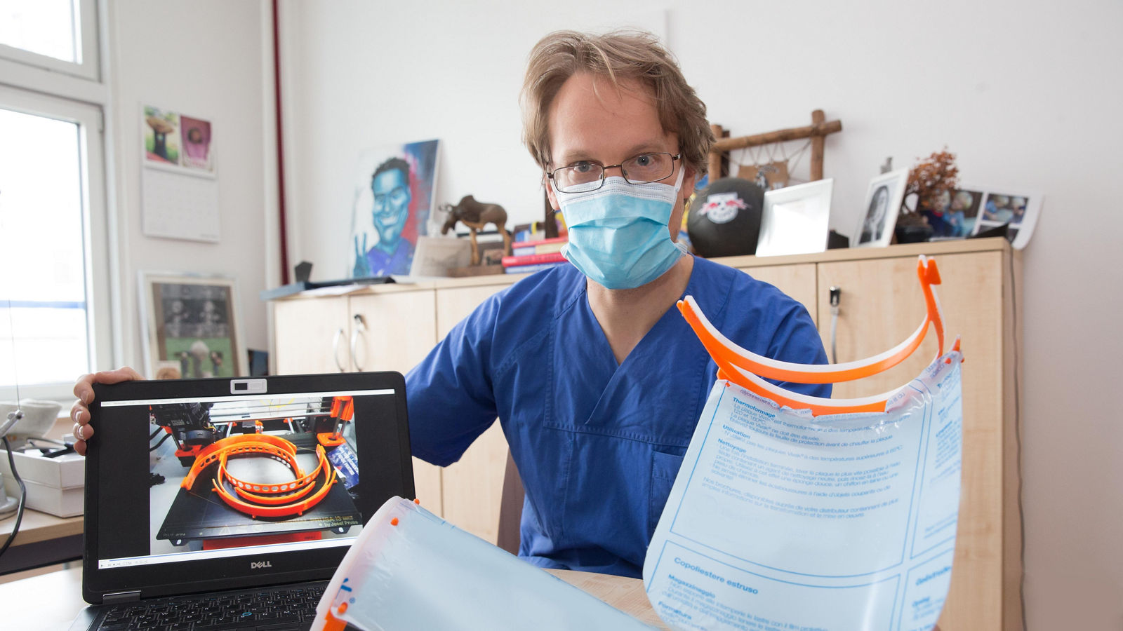 Rhythmologe stellt Schutzausrüstung im 3D-Drucker her