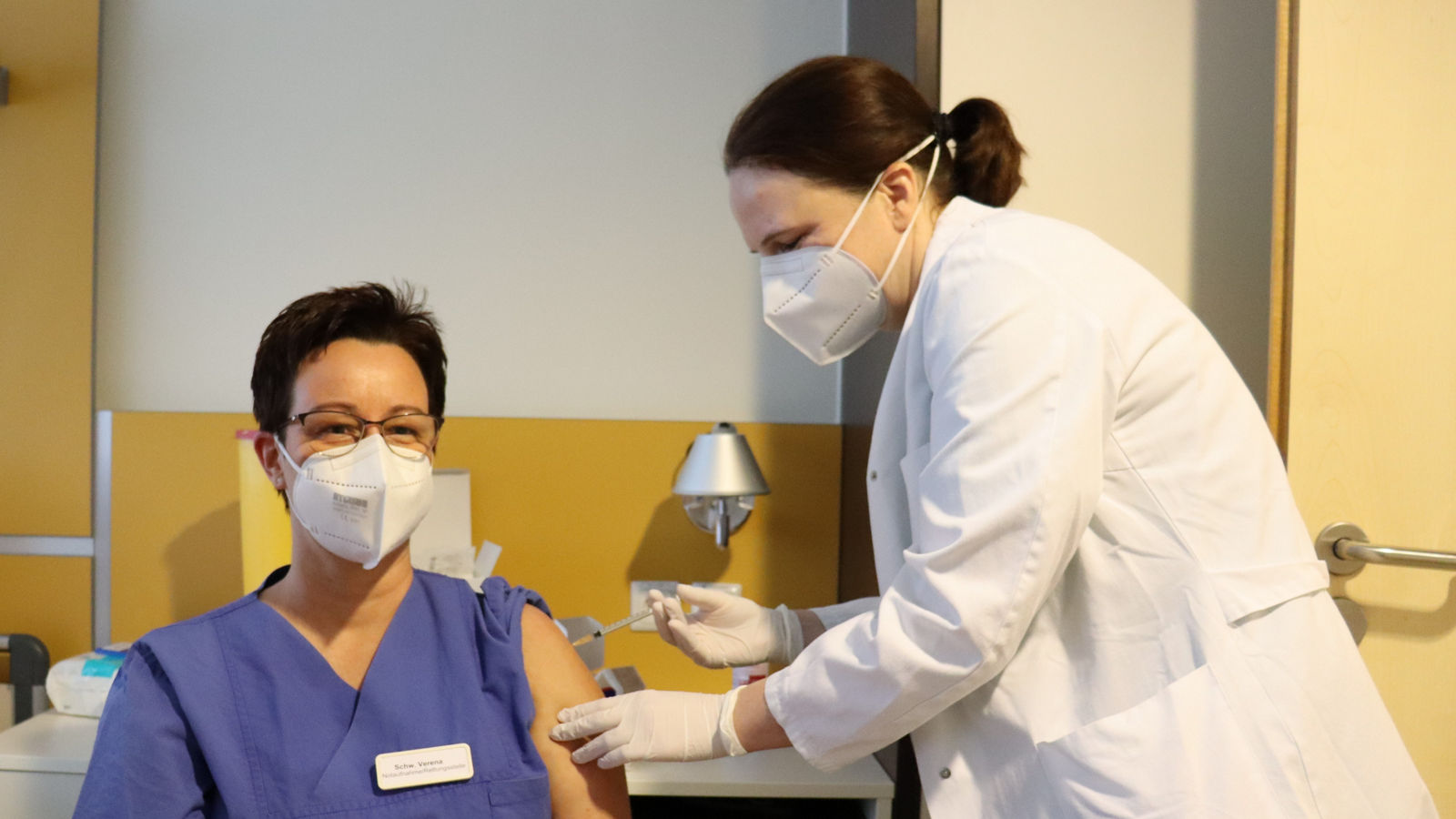 Erste Corona-Impfungen in Helios Kliniken Schwerin