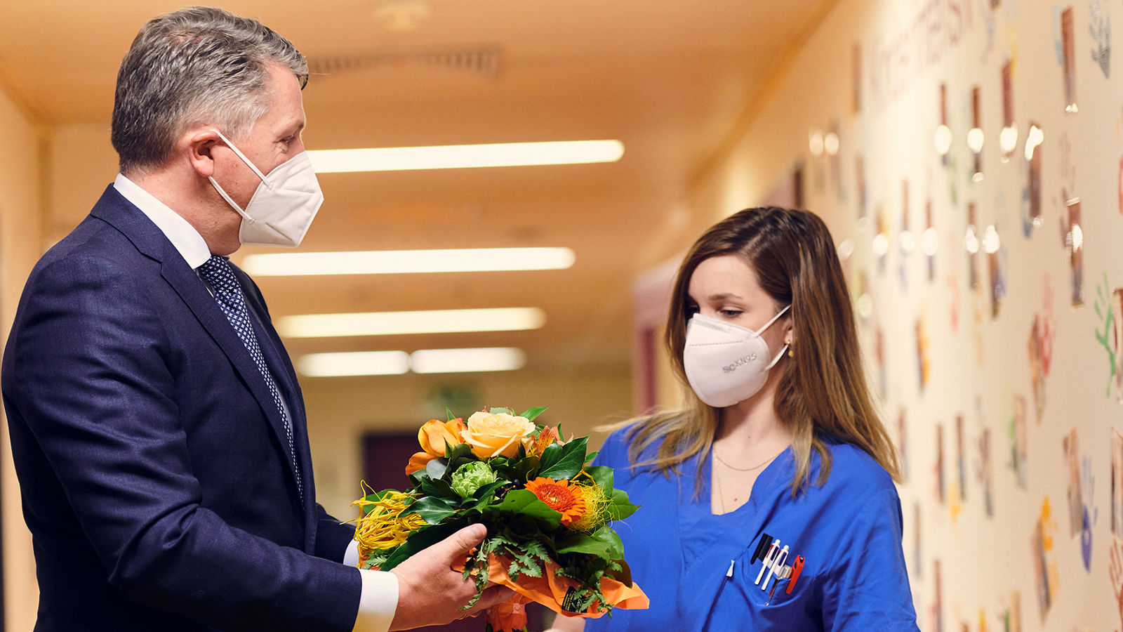 Helios-HSK-Kinderkrankenpflegerin Sarah Jansa erhält Fresenius-Ausbildungspreis