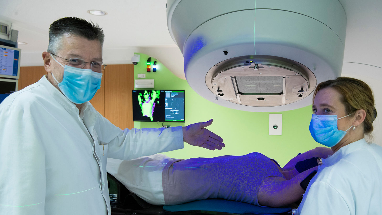Strahlentherapie am Helios Universitätsklinikum Wuppertal: Neues System verbessert Präzision auf drei Ebenen zugleich