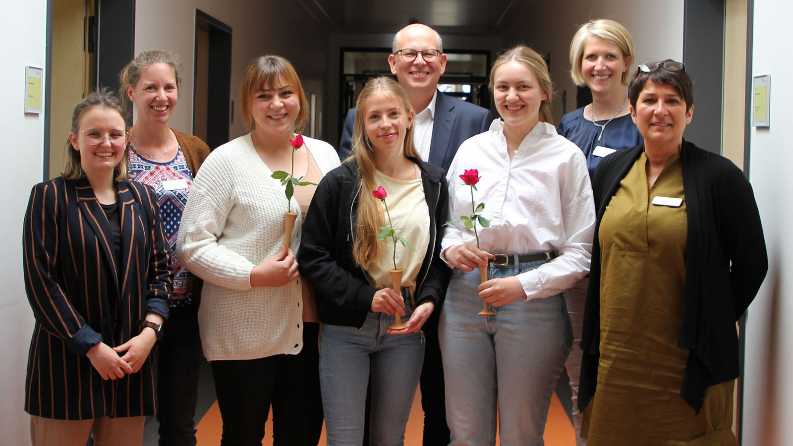 Akademische Hebammenausbildung:  Helios HSK koordiniert die ersten drei Studentinnen der Hebammenwissenschaft
