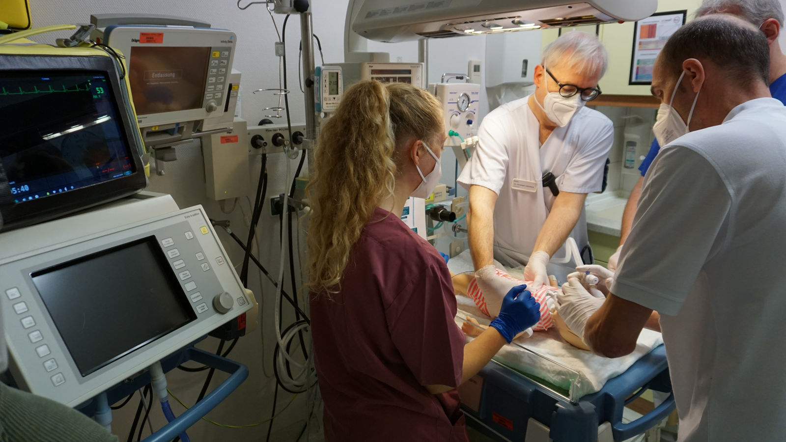 Für alle Fälle gerüstet: Versorgung und Reanimation von Neugeborenen