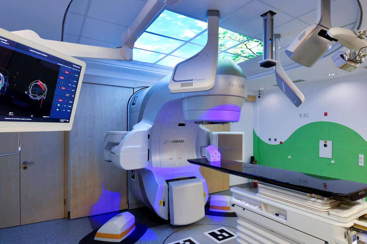 Helios Universitätsklinikum Wuppertal: Neuer Beschleuniger, 18.07.2022, Strahlentherapie und Radio-Onkologie