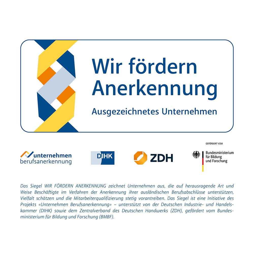 Logo/Siegel - Auszeichnung für Unternehmen, die auf herausragende Art und Weise Beschäftigte im Verfahren der Anerkennung ihrer ausländishcen Berufsabschlüsse unterstützen, Vielfalt schätzen und Mitarbeiterqualifizierung stetig vorantreiben. Das Siegel ist eine Initiative des Projekts "Unternehmen Berufsanerkennung"- unterstützt von der Deutschen Industrie- und Handelskammer (DIHK) sowie dem Zentralverband des Deutschen Handwerks (ZDH), gefördert vom Bundesministerium für Bildung und Forschung (BMBF)