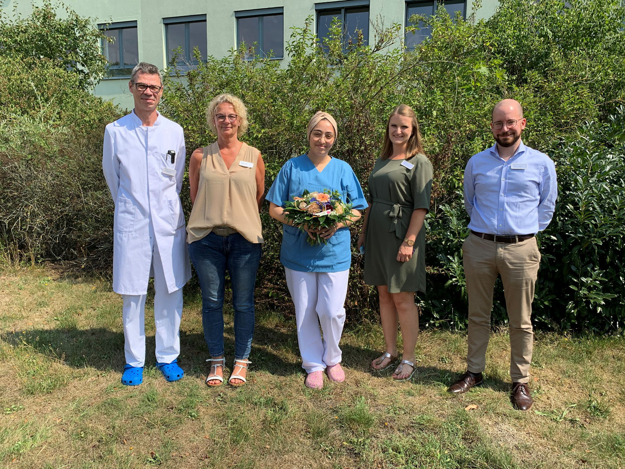 Freude in der Radiologie: Bestandene Kenntnisprüfung unserer Tunesierin Suzanne