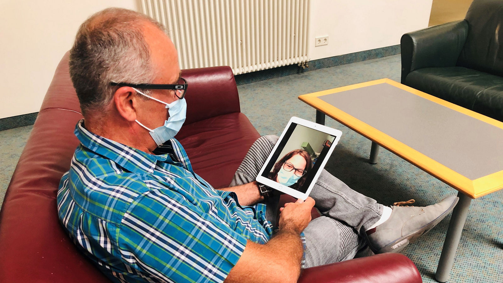 Helios Klinik Attendorn bietet Videotelefonie an