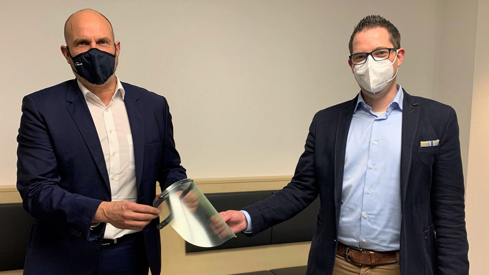 Jokey Group spendet Gesichtsvisiere an Klinik