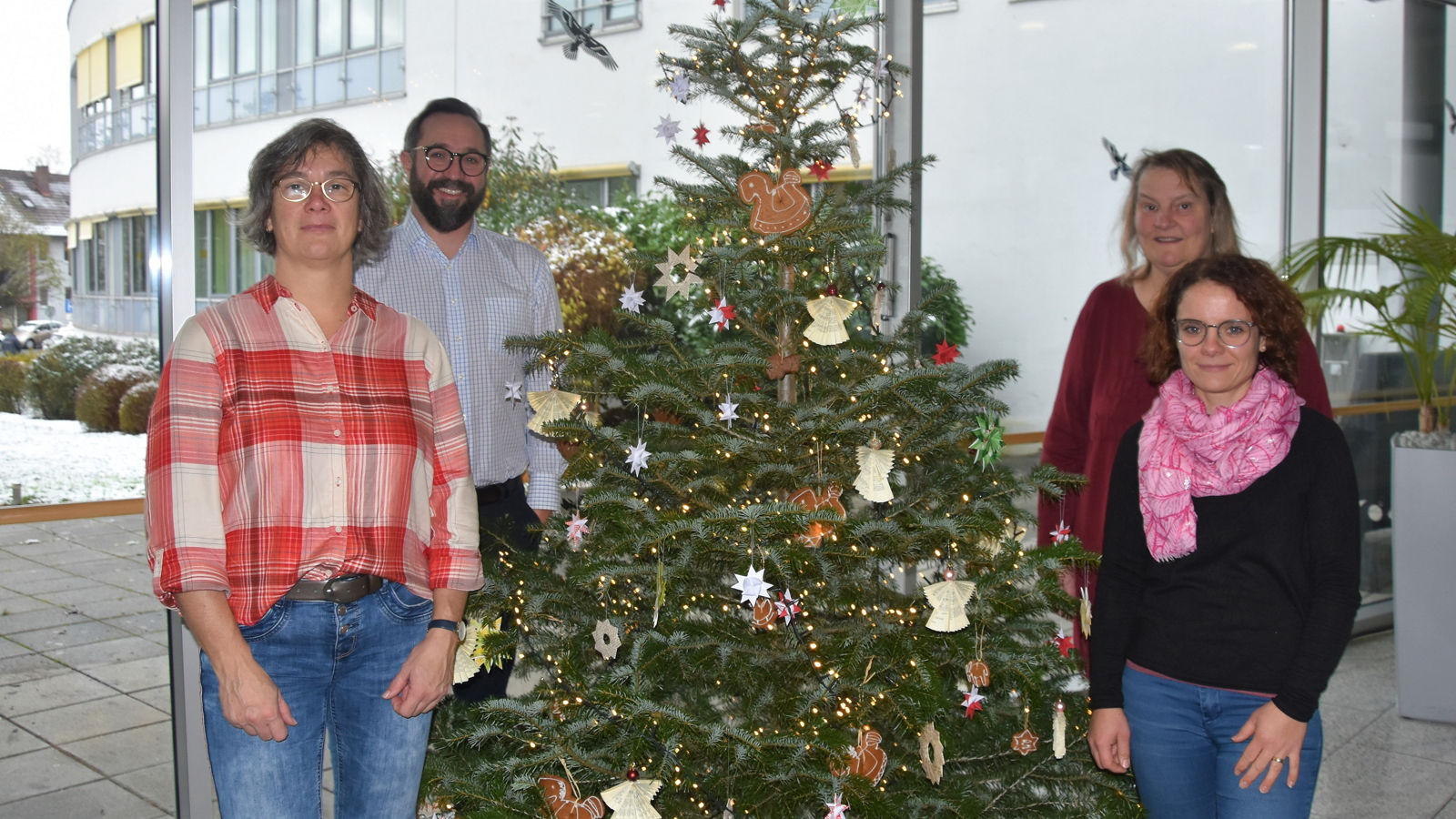 Vorweihnachtliche Stimmung im Foyer der Helios Frankenwaldklinik Kronach