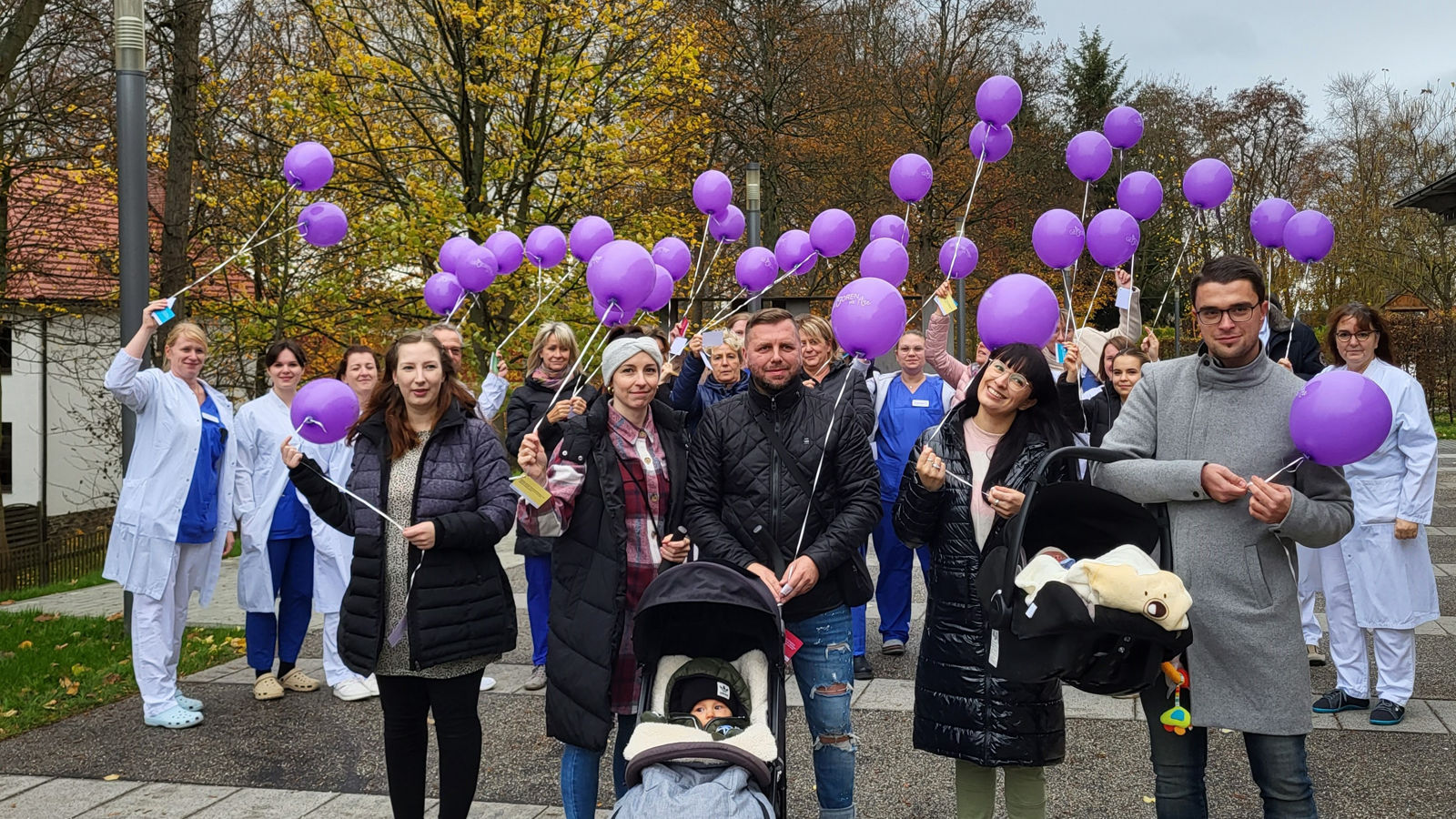 Lila Ballons für die kleinsten Kämpfer