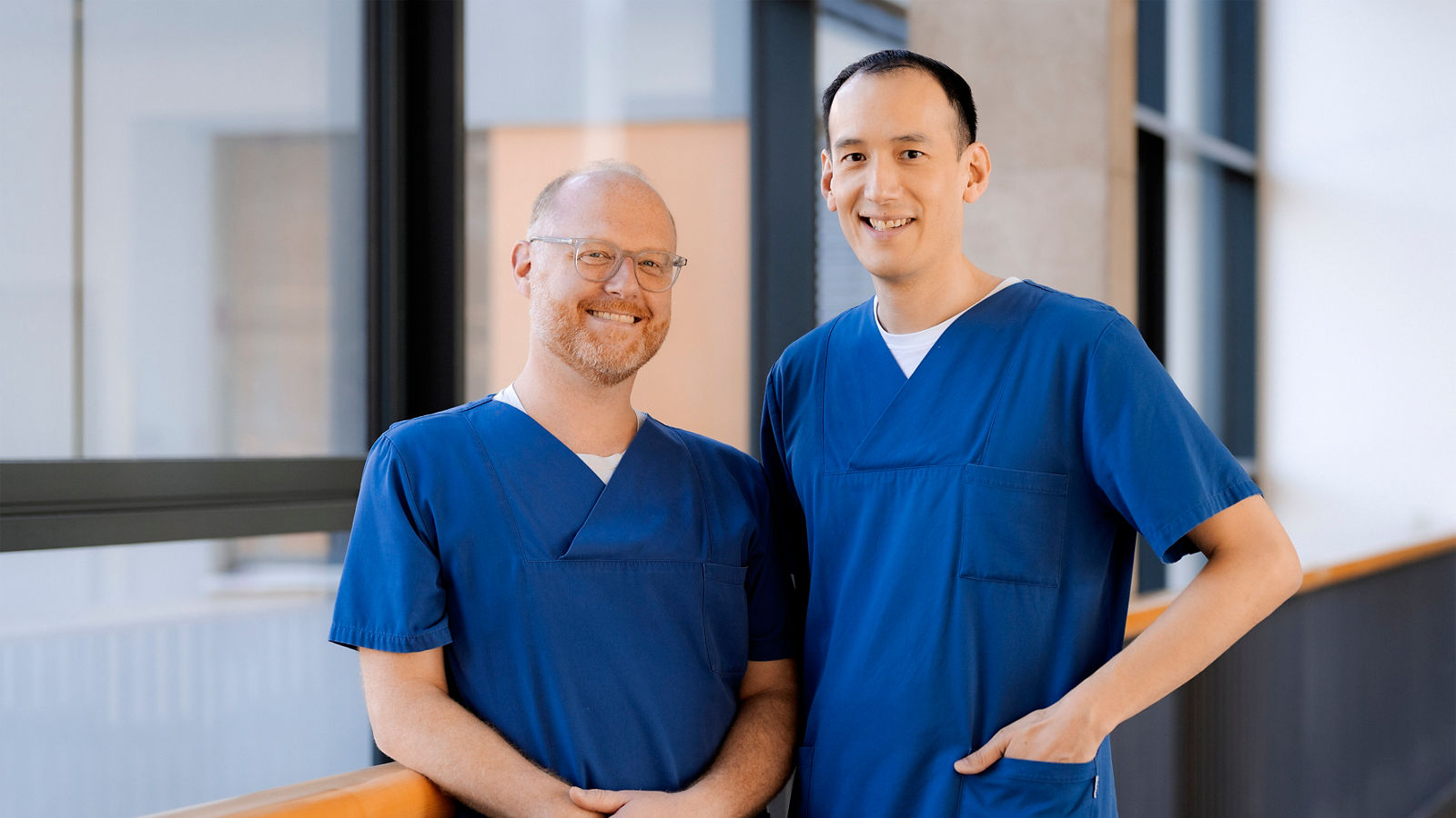 Dr. Benoit Krämer-Relius und Mathias Lehmann führen die Klinik für Pneumologie, Schlaf- und Beatmungsmedizin am Helios Klinikum Krefeld im chefärztlichen Kollegialsystem. 