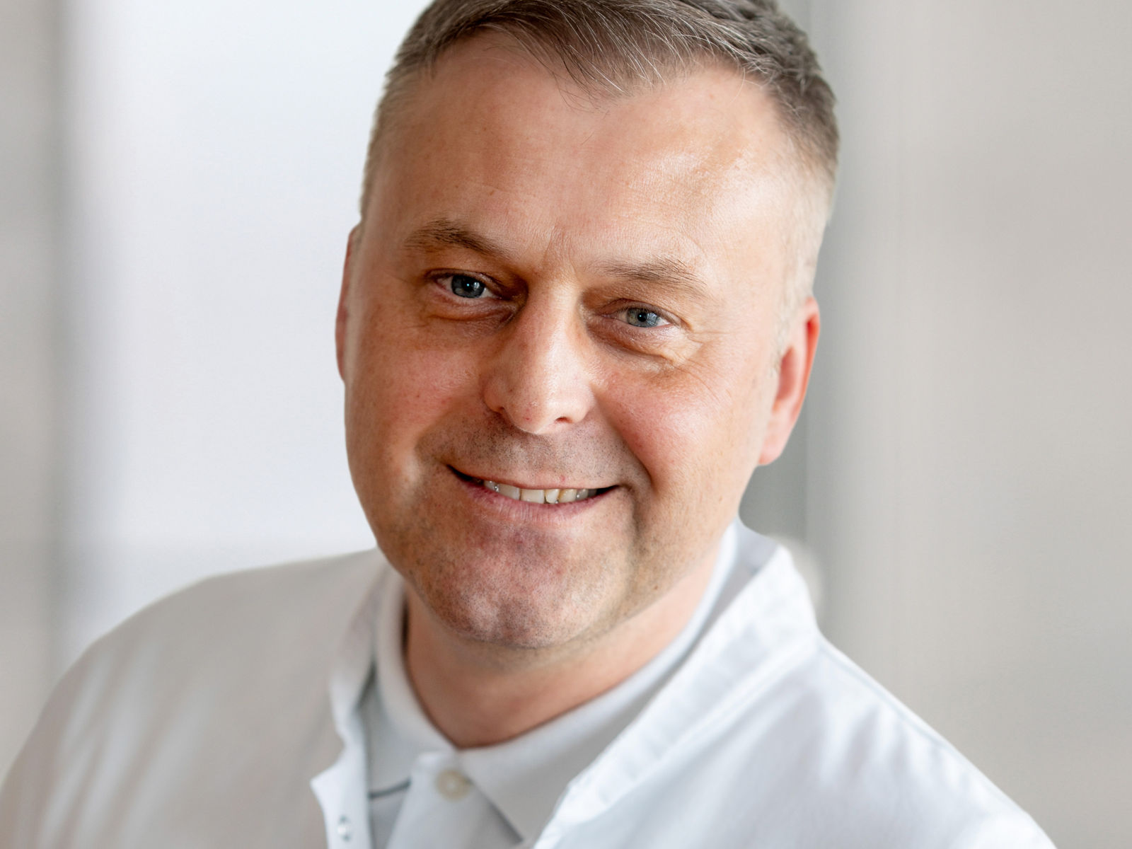 Neuer Facharzt für Orthopädie und Unfallchirurgie im Helios MVZ Schöningen