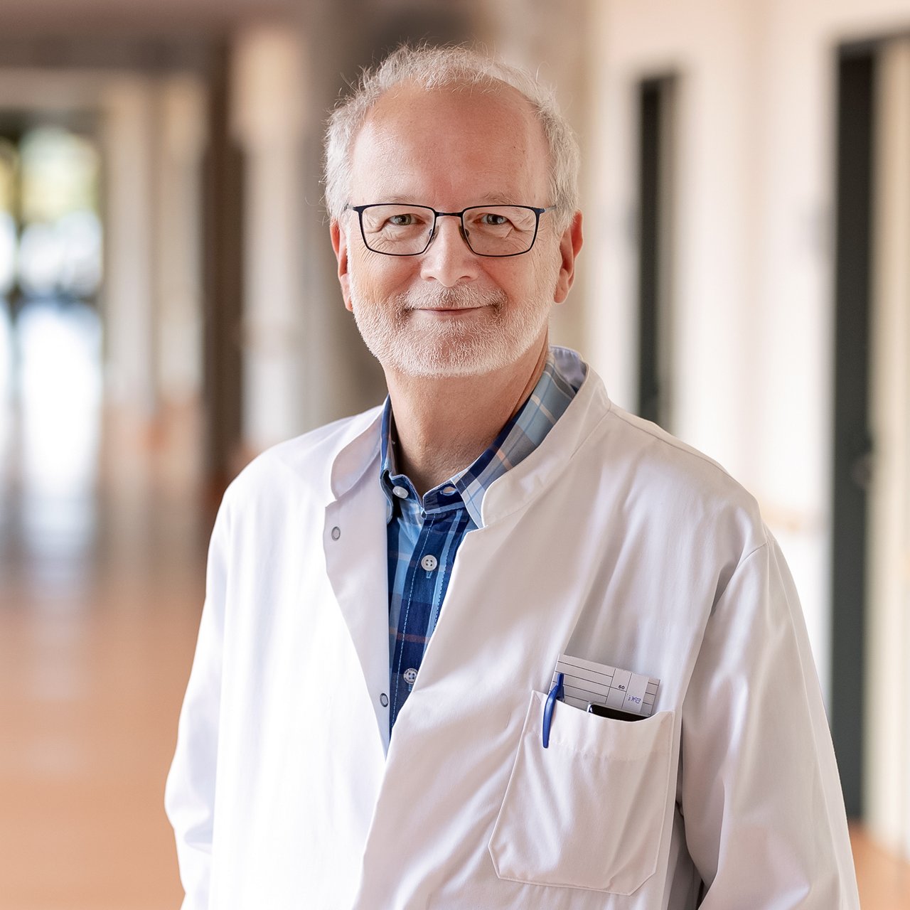 Portraitfoto Dr. med. Egmont Harps, Leitender Oberarzt Neonatologie/ Facharzt für Kinder-und Jugendmedizin, Neonatologie und pädiatrische Intensivmedizin