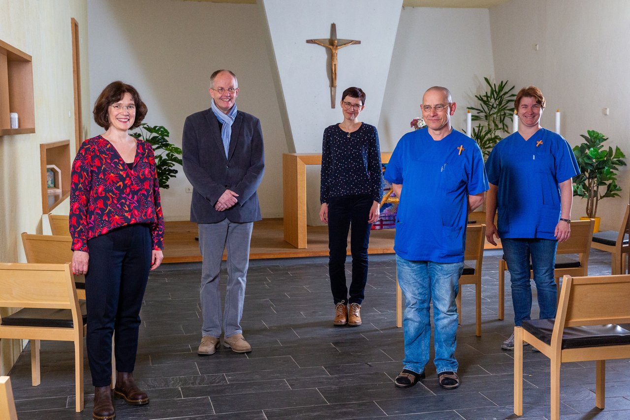 Erfurt , 131123 , Helios Klinikum Erfurt , Portrait Teamfoto Seelsorger Kapelle 
Foto: Bild13/Helios Kliniken