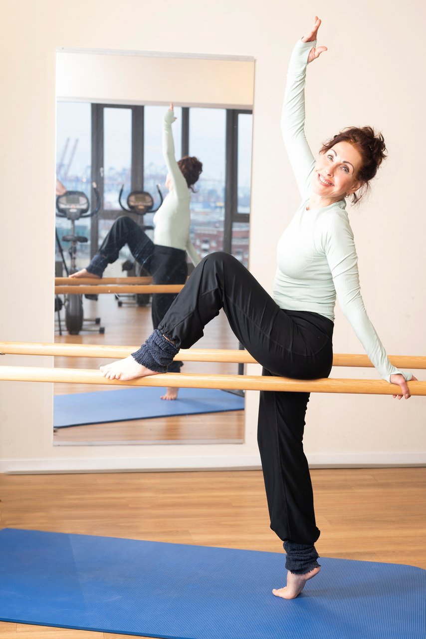 Patientin Regine Andratschke bei der Physiotherapie nach Kniegelenkesatz im ENDO Rehazentrum Hamburg 