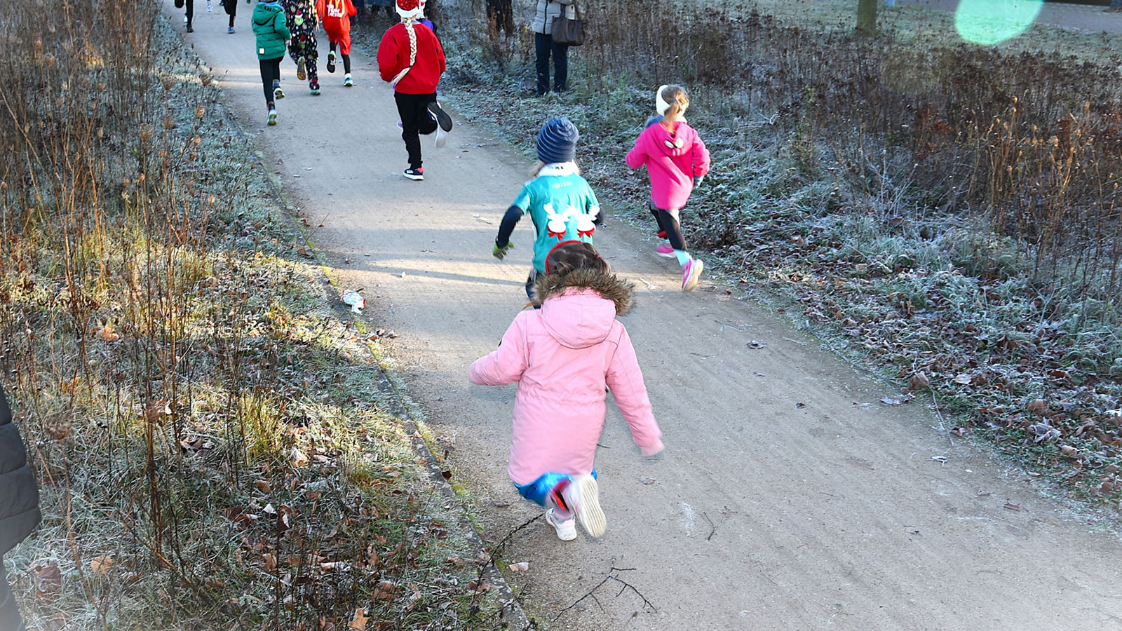 156 Teilnehmerinnen und Teilnehmer beim Helios Adventslauf:  Sport und Spaß für den guten Zweck