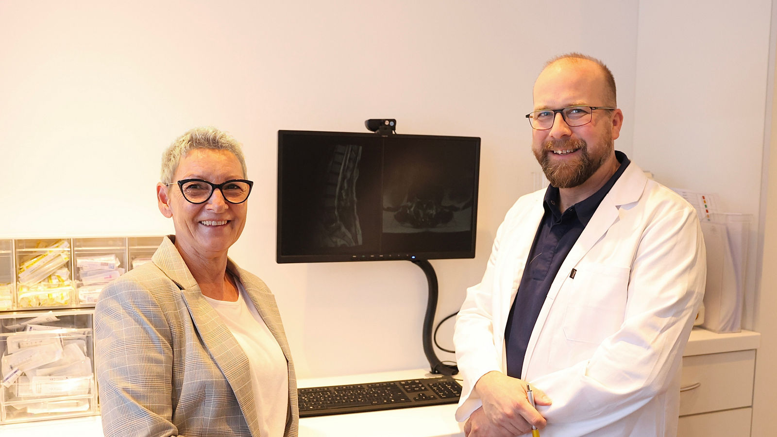Annette Sauer mit Chirurg Markus Oszwald