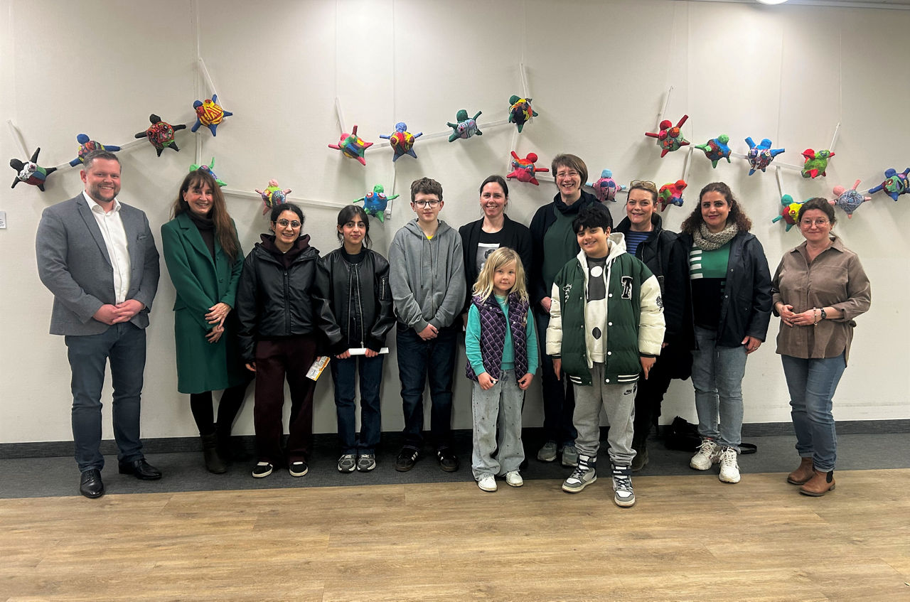 Farbe im Klinikalltag: Schulen stellen erneut ihre Kunstwerke aus