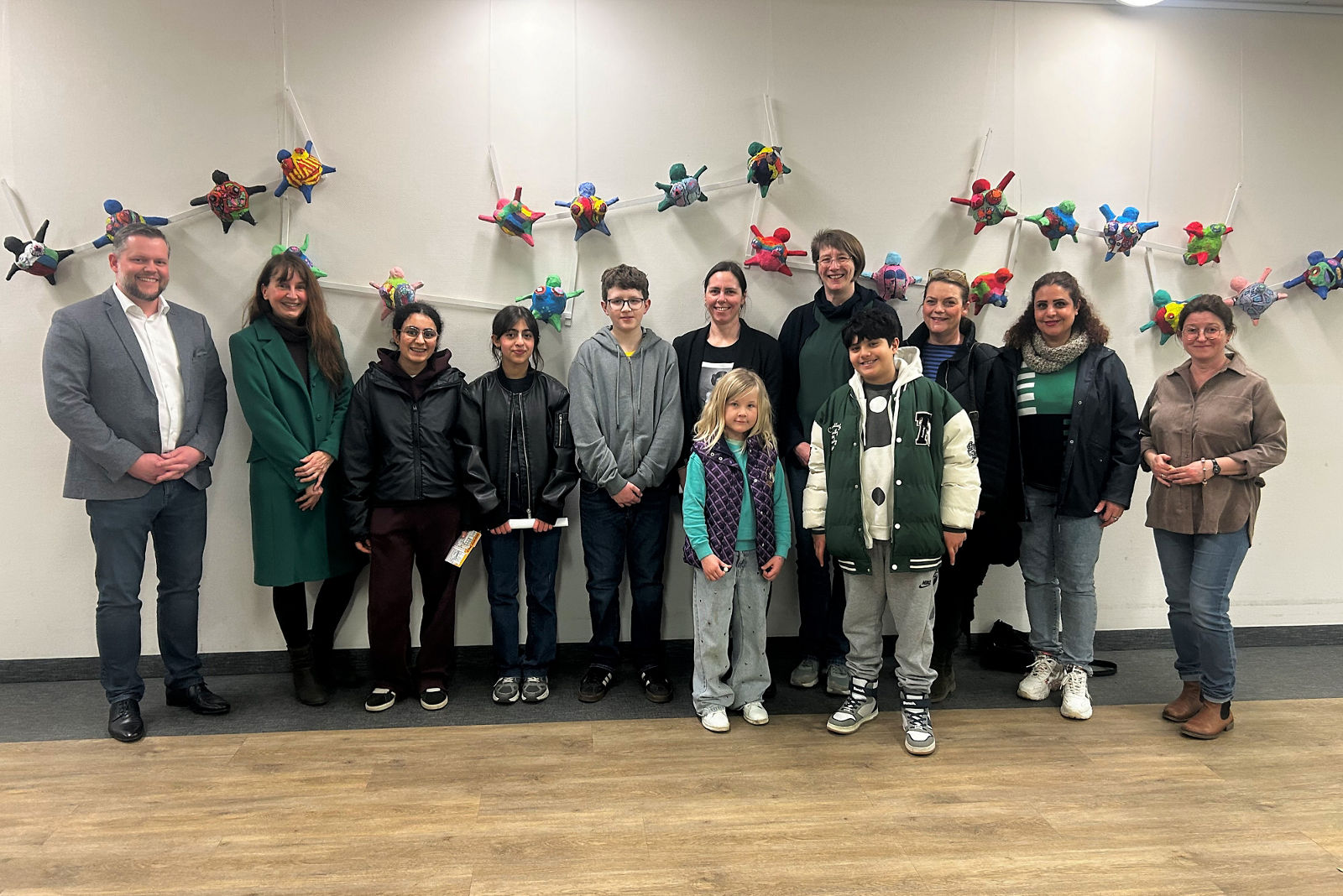 Farbe im Klinikalltag: Schulen stellen erneut ihre Kunstwerke aus