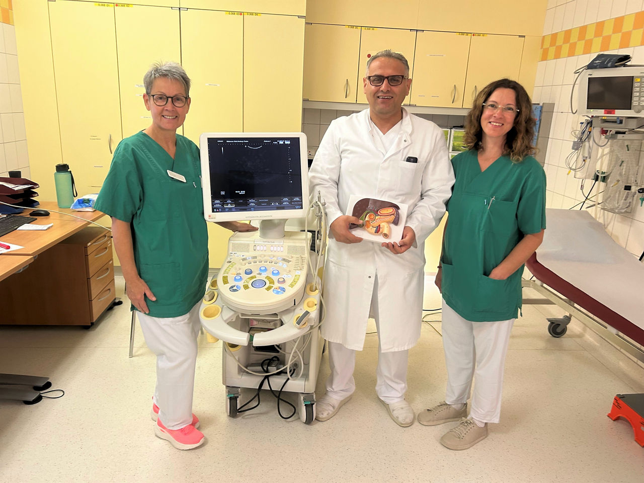 Erstmals eingesetzt: Endoskopische Gallenblasen-Behandlung rettet geriatrischer Patientin das Leben 