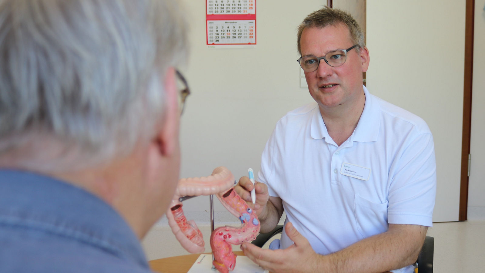 Markus Bauer mit einem Patienten