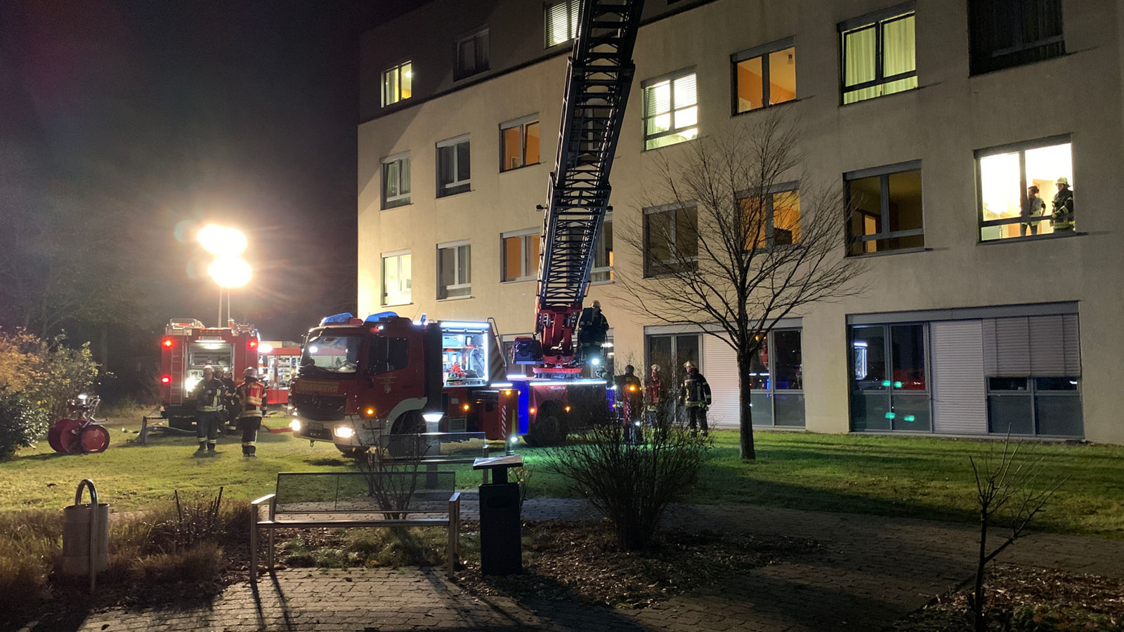 Feuer und viele Verletzte: Nienburger Helios Klinikum übte zusammen mit  Rettungsdiensten und Feuerwehr