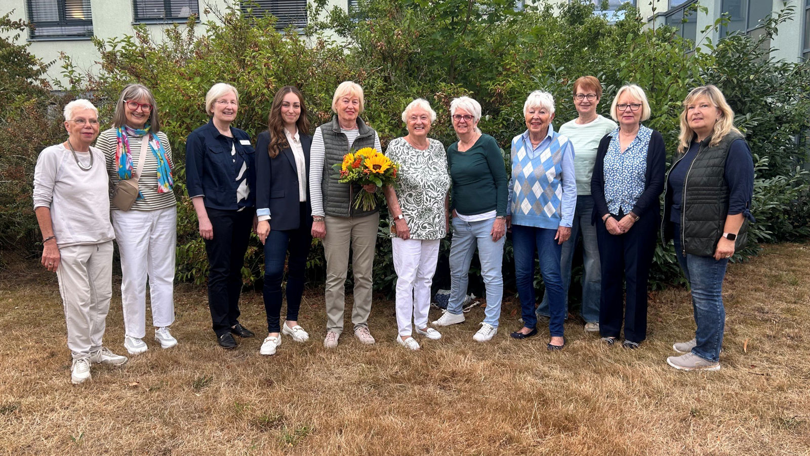 Grüne Damen Gruppenbild und Jubiläum