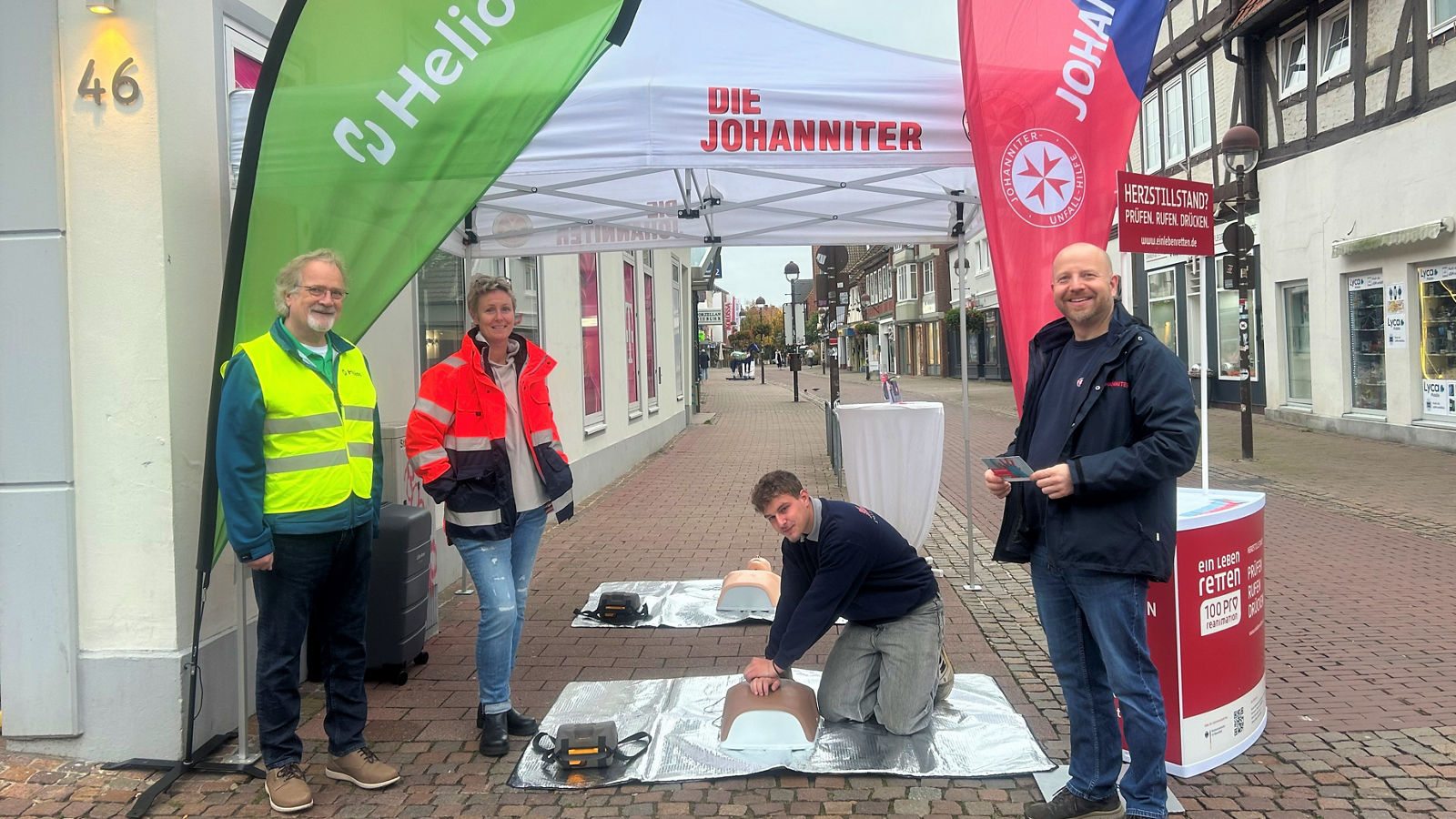 Jeder kann Leben retten: Erfolgreiche Aktion auf dem Nienburger Wochenmarkt