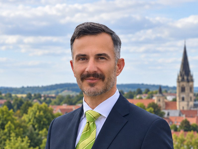 „Ist das ein Bruch?“ Daniel Lyubenov verstärkt die Chirurgie im Helios MVZ Warburg