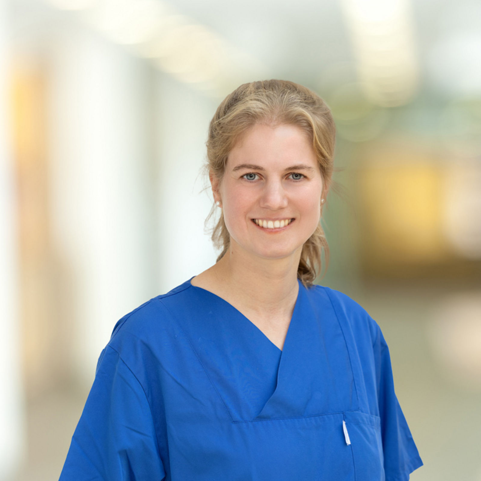 Dr.  med. . Cäcilia Heuring