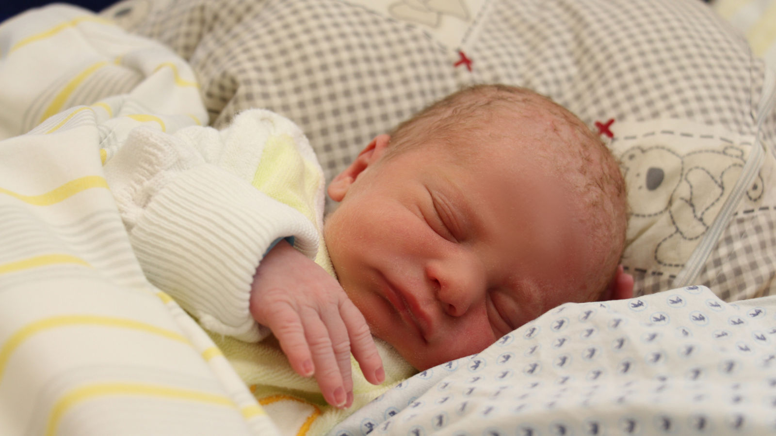 Frisch herausgeputzt – Jimmy bezieht als Erster die renovierte Wochenbettstation