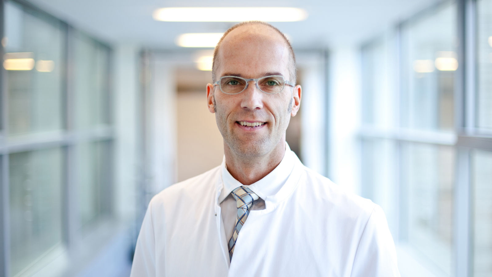 Neurochirurgie: Helios Chefarzt erhält Excellence-Zertifikat