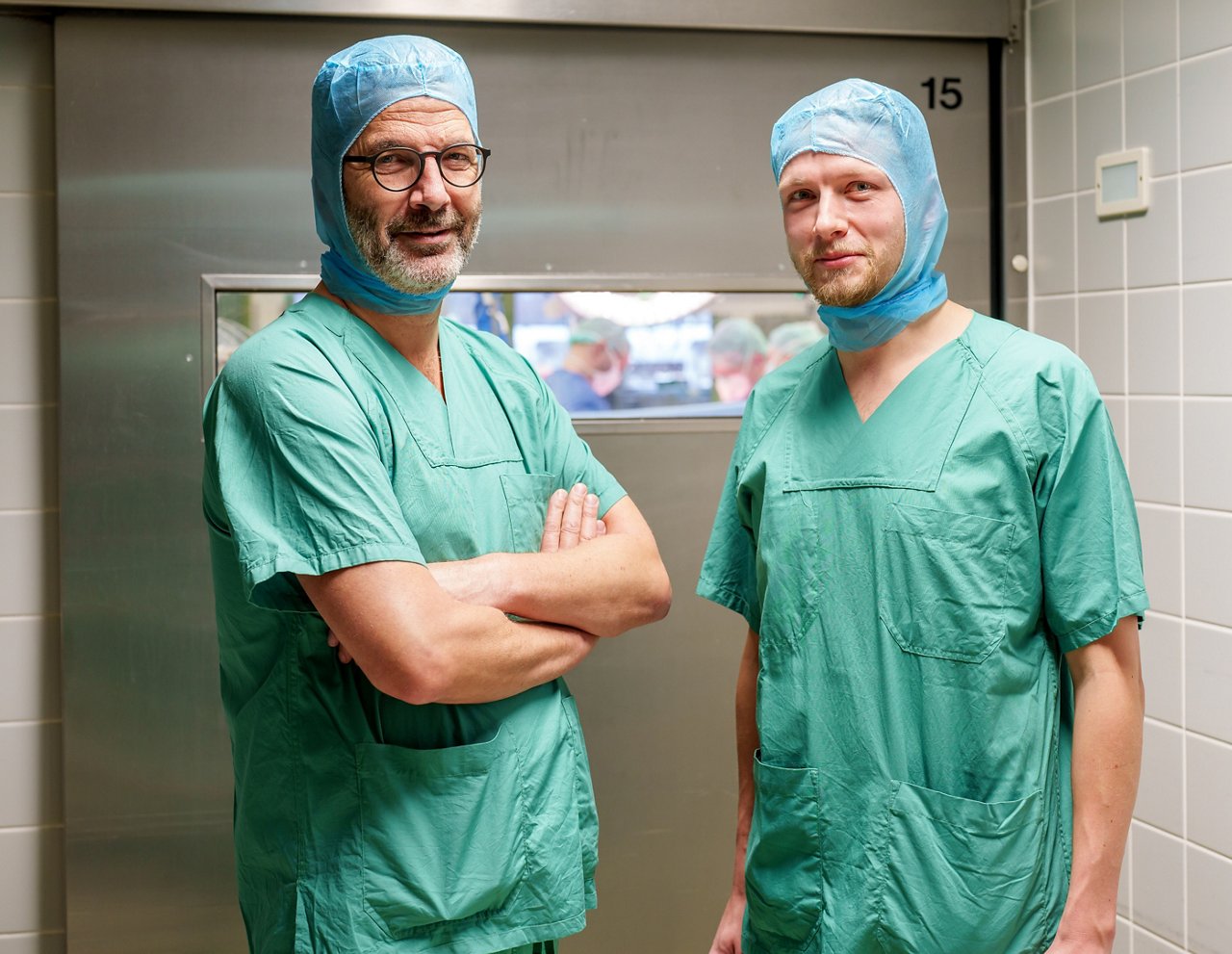 Chefarzt Prof. Dr. Marc H. Jansen mit Kollegen Lukas Lüske 