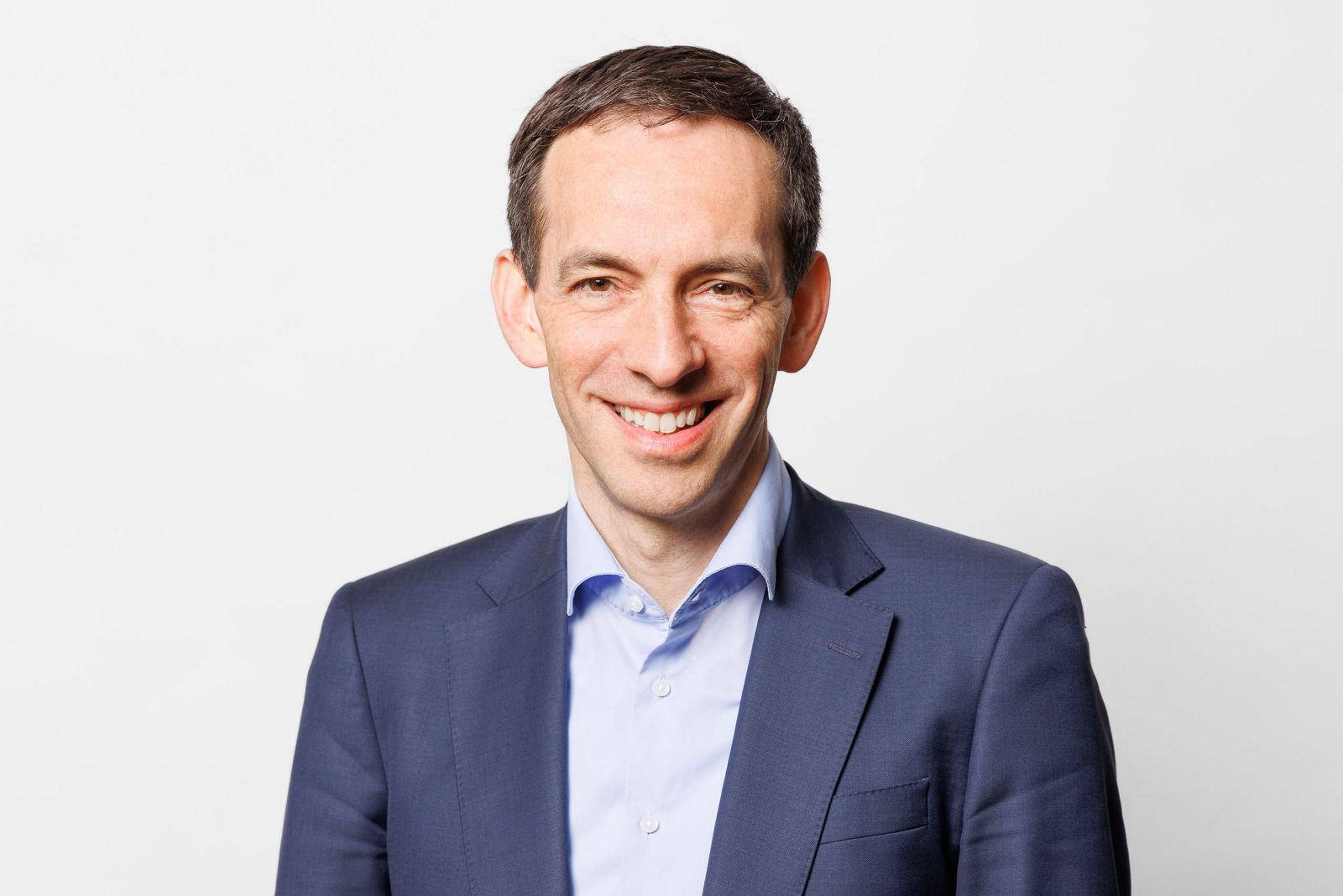Porträtbild von Dr. med Christian Pawlu, Helios COO.