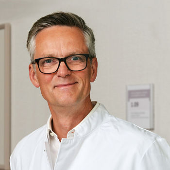 Wolfgang Schröder, FACS, FEBS