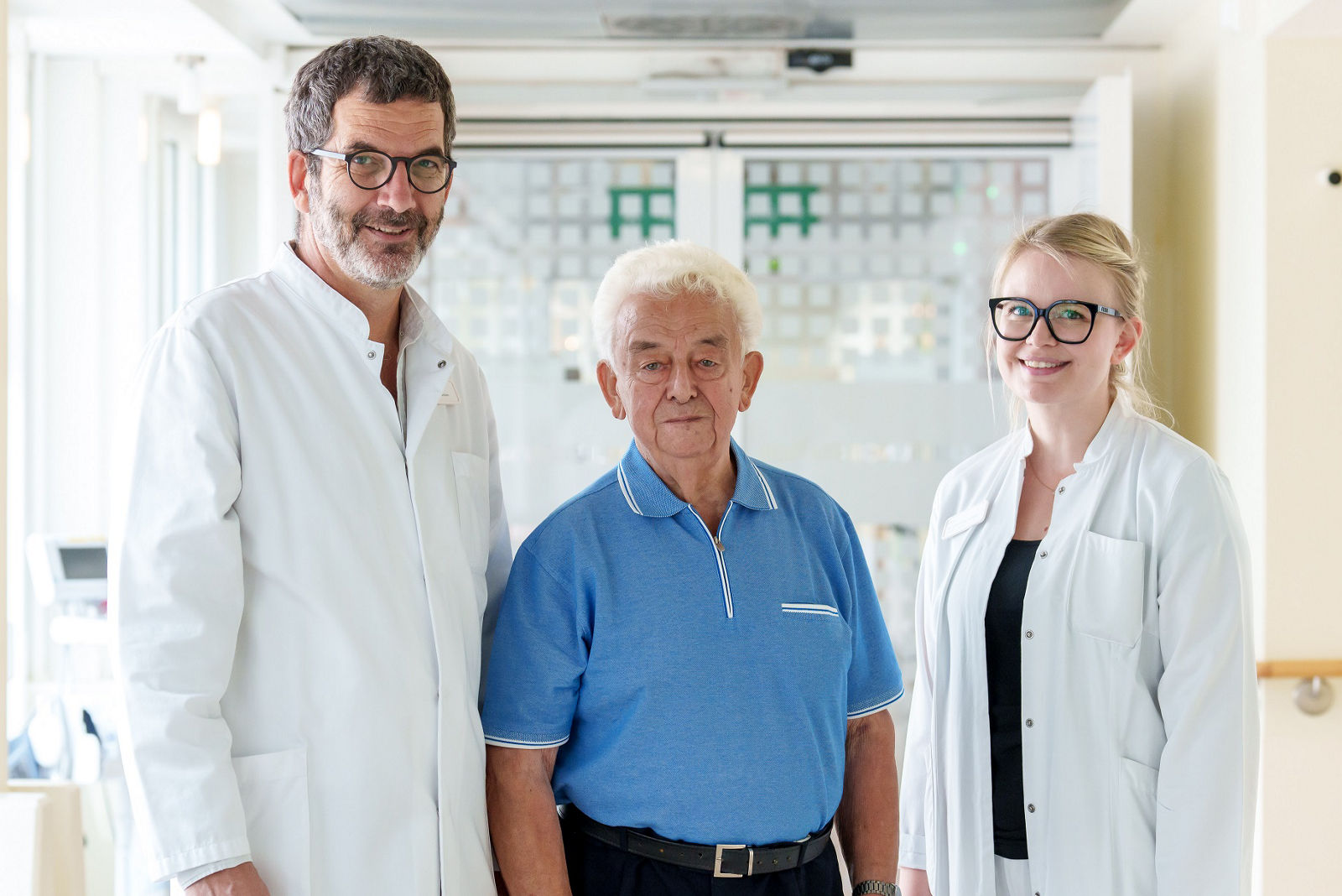 Helios Klinikum Emil von Behring heilt 88-Jährigen im Rahmen einer herausfordernden „Zwei-in-Eins“-Operation in Bauchraum und Brustkorb