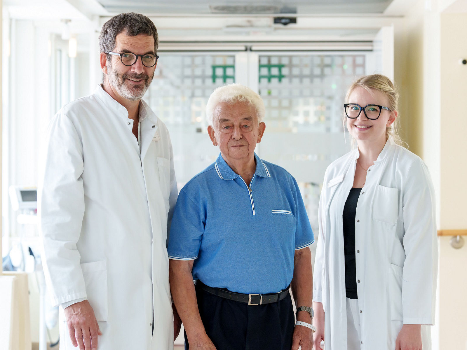 Helios Klinikum Emil von Behring heilt 88-Jährigen im Rahmen einer herausfordernden „Zwei-in-Eins“-Operation in Bauchraum und Brustkorb