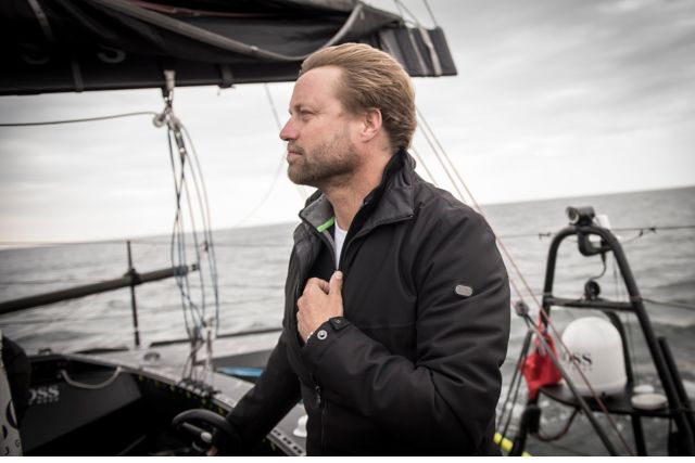 Alex Thomson porte une veste BOSS