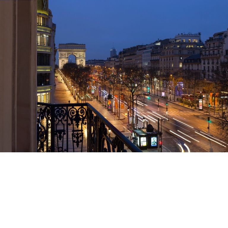Hotel Barriere Le Fouquetes in Paris at night