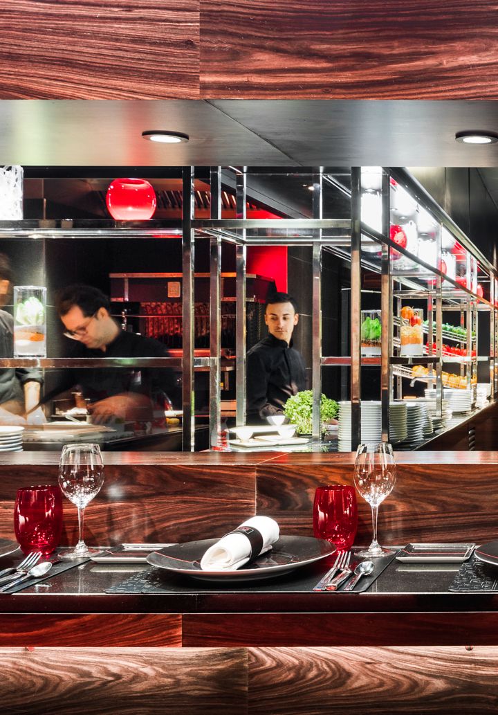 L’Atelier de Joël Robuchon in Paris from the inside