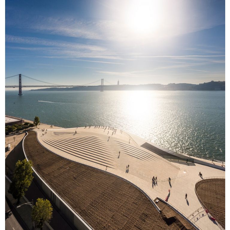 Museum für Kunst, Architektur und Technologie von außen