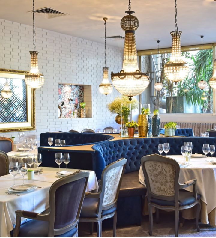 Restaurant Olivier Avenida in Lissabon von innen mit Tischen und Stühlen