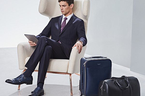 Man wearing suit, white shirt and shoes from BOSS travel line 